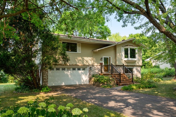 Images The Moeller Group - Niki Moeller- Twin Cities Real Estate