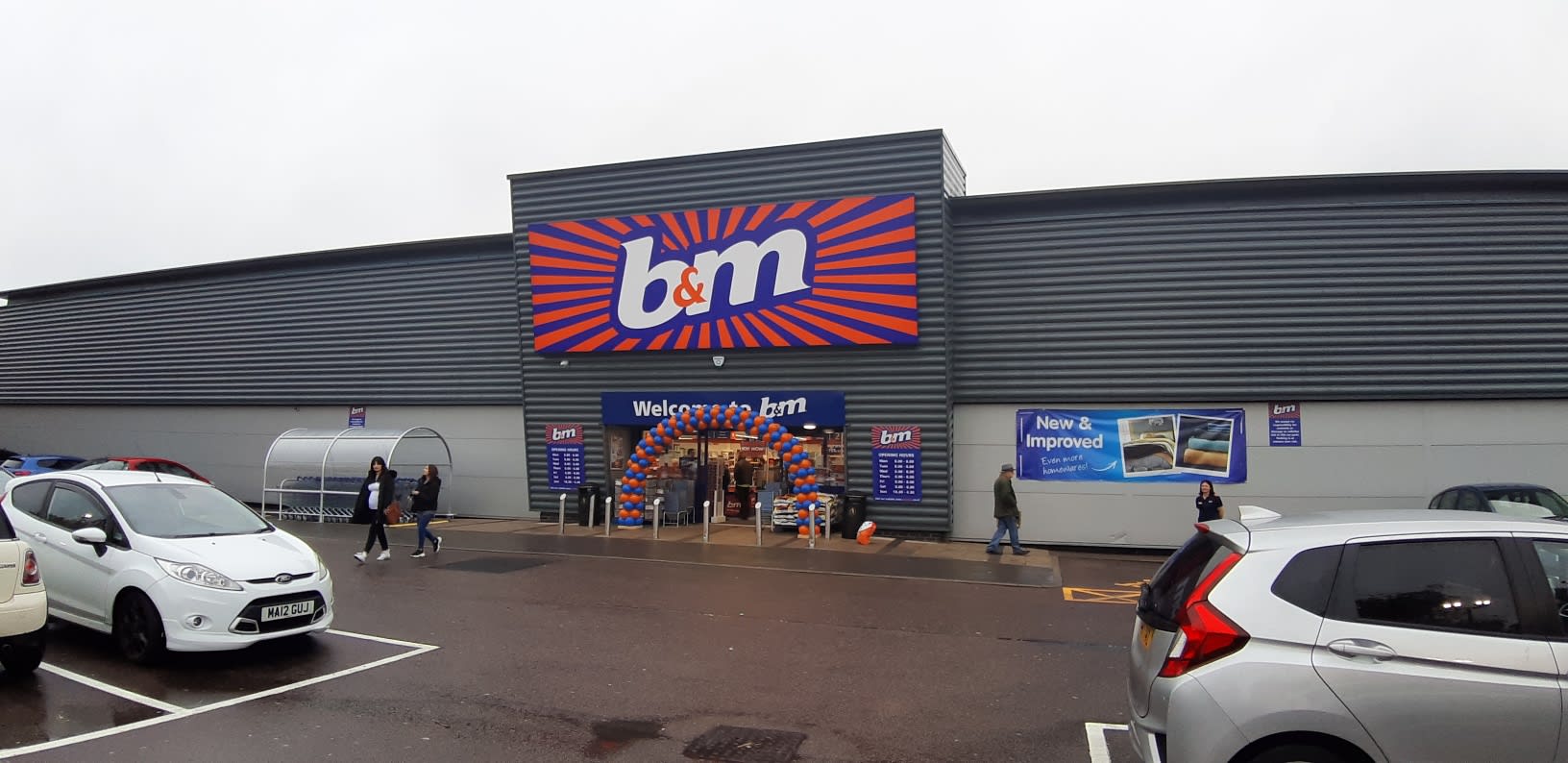 After extensive refurbishments works, B&M Derby re-opened its doors on Friday (1st November 2019). The B&M Home Store is located on Ascot Drive, near to the town centre.