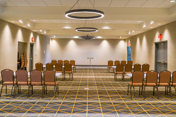 Images Holiday Inn & Suites Fayetteville W-Fort Bragg Area by IHG