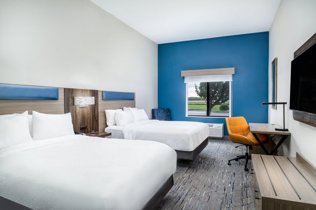 Images Holiday Inn Express & Suites Pratt by IHG