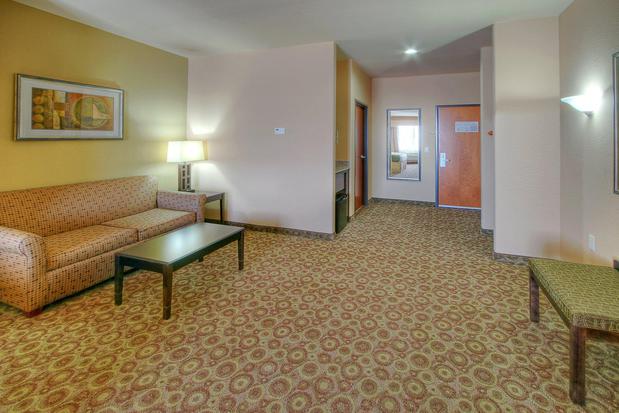 Images Holiday Inn Express & Suites Pecos, an IHG Hotel