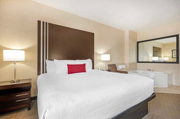 Images Best Western Plus Howe Inn