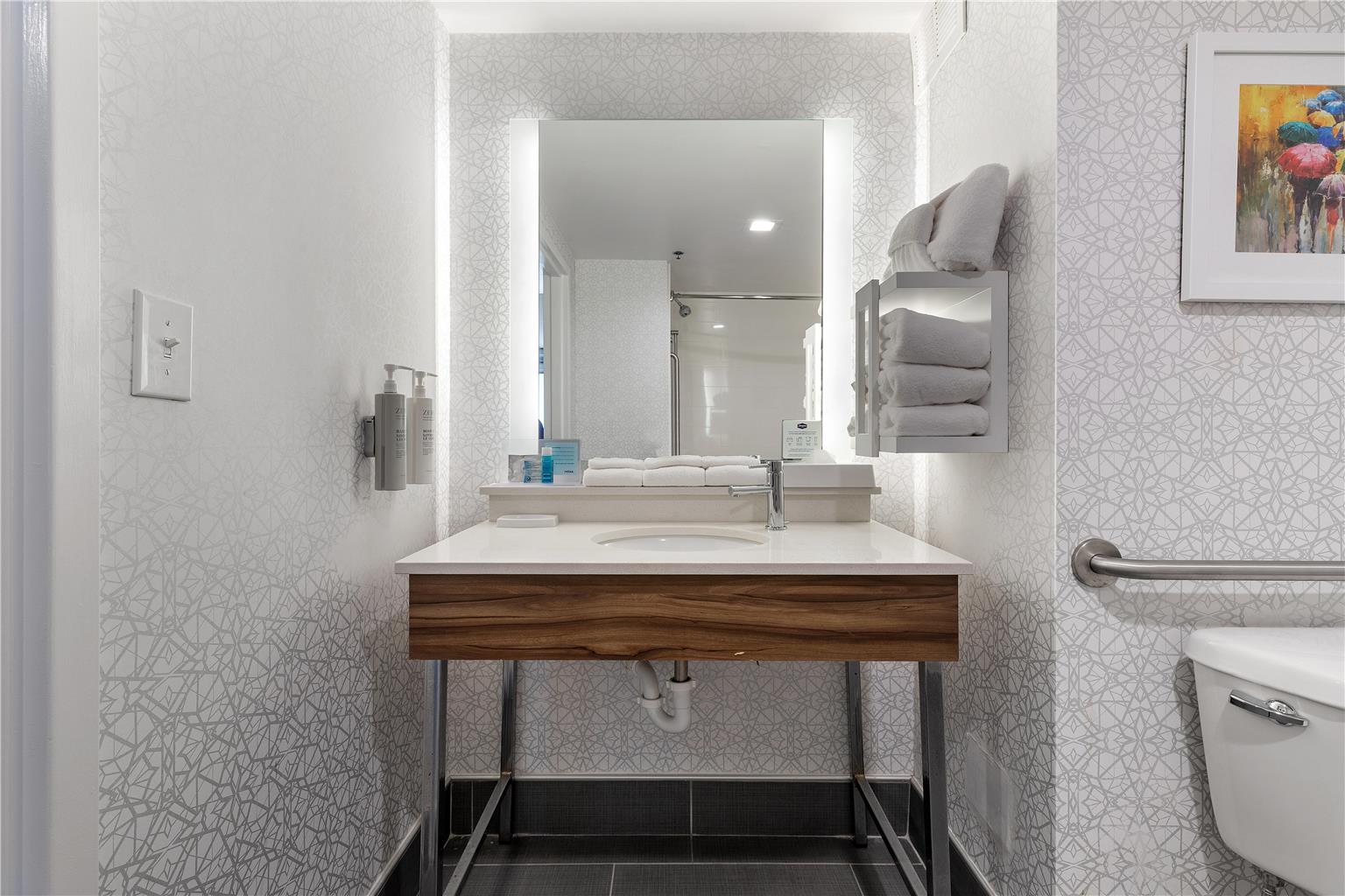 Guest room bath