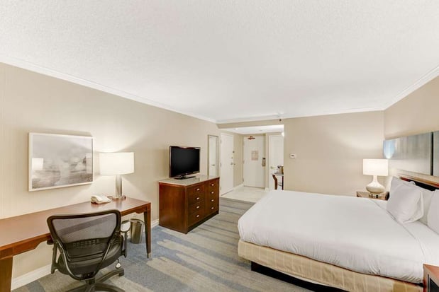 Images Hilton Irvine/Orange County Airport