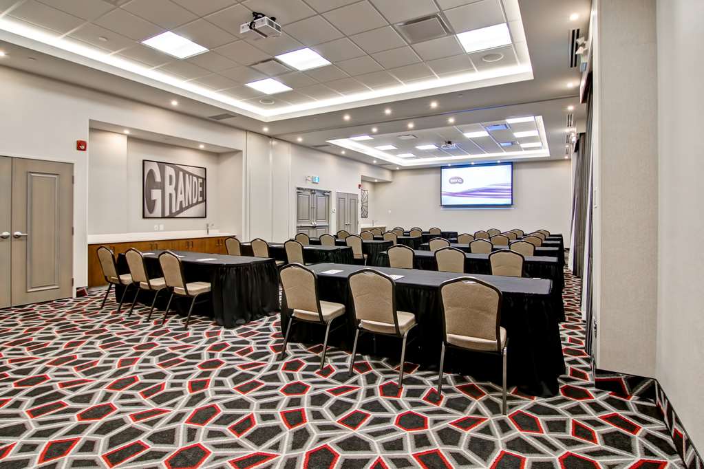 Meeting Room Hampton Inn & Suites by Hilton Grande Prairie Grande Prairie (780)538-0722