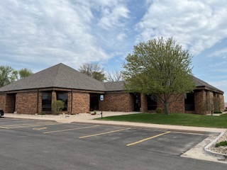 Exterior image of First Interstate Bank in Dell Rapids, SD.