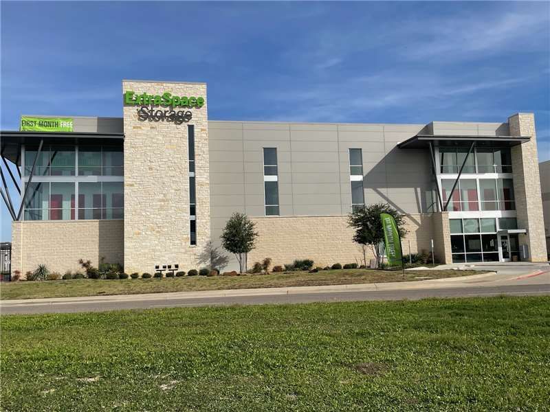 Beauty Image - Extra Space Storage at 650 North Fwy, Fort Worth, TX 76102