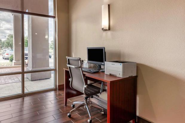 Images Holiday Inn Express & Suites Milwaukee NW – Park Place, an IHG Hotel