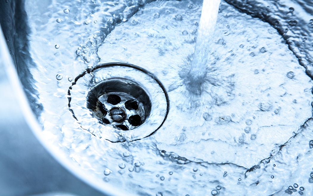 #LifeHack: Keep a clean plunger in your kitchen in case your pipes clog.
#ProTip: Nobody enjoys using a plunger for the toilet or sink. Prevent drain blockages with water jetting.