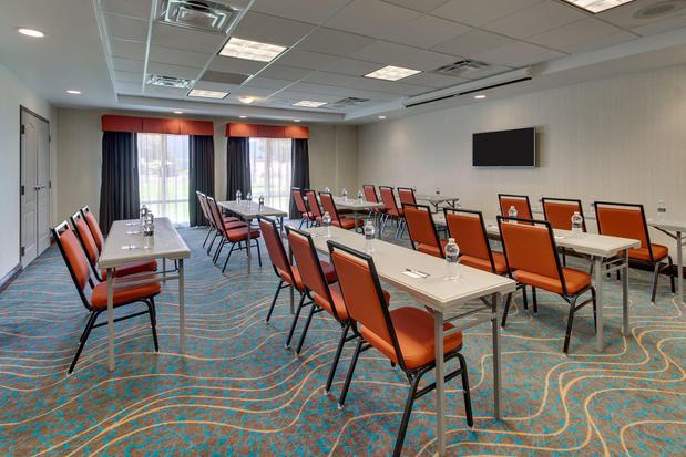 Images Holiday Inn Express Cheektowaga North East by IHG