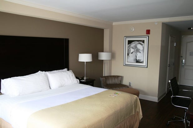 Images Holiday Inn Macon North by IHG