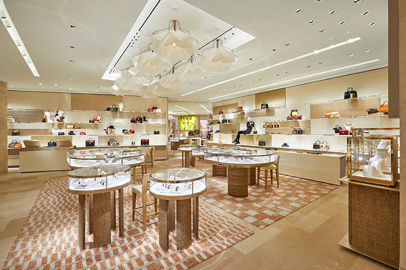 Mapstr - Shopping Louis Vuitton London New Bond Street - Luxe, Visita  Obligada, A voir, Activite