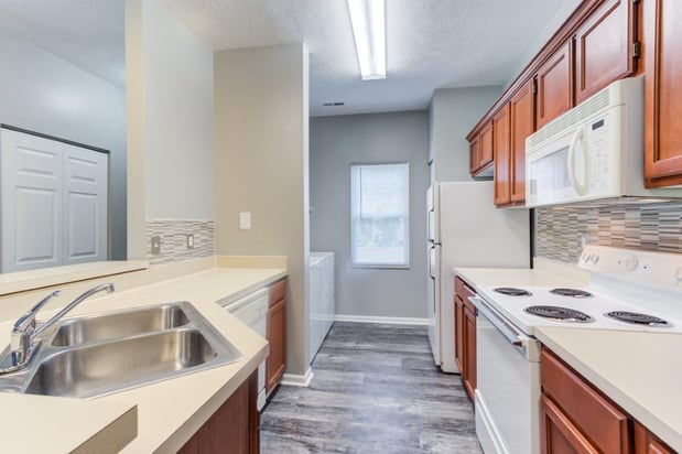 Images Avalon at Northbrook Apartments & Townhomes