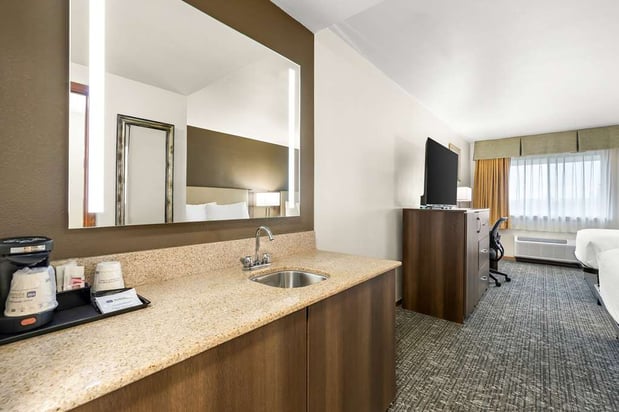 Images Best Western West Towne Suites