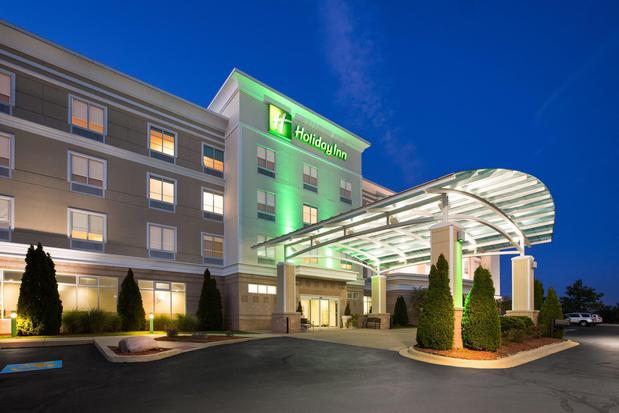 Images Holiday Inn Jackson NW - Airport Road, an IHG Hotel