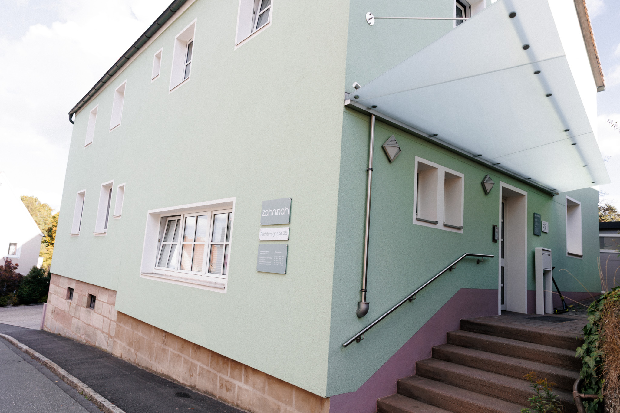 Zahnmedizin Zahnnah | Dr. Verena Schuster, Richtersgasse 25 in Roßtal