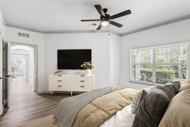 Images Halston World Gateway Apartment Homes