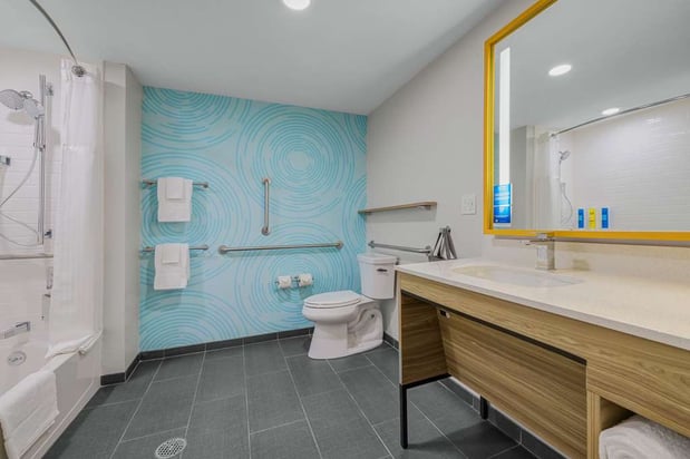 Images Tru by Hilton Lathrop