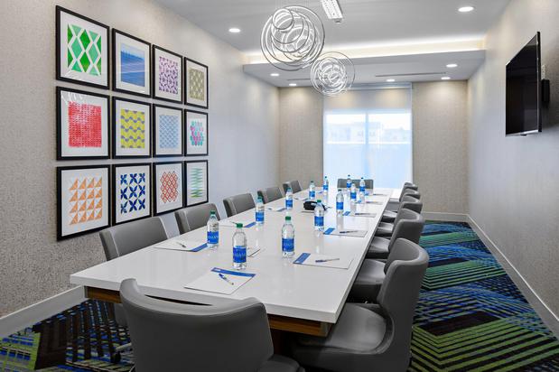Images Holiday Inn Express & Suites Lubbock Central - Univ Area by IHG