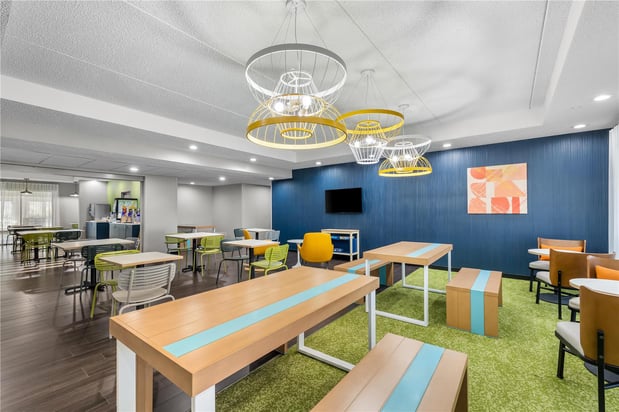 Images Spark by Hilton Green Bay