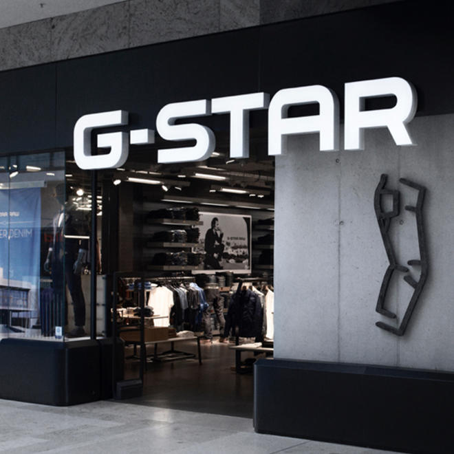 Die Vorderansicht eines Standorts von G-Star RAW in einem Einkaufszentrum.