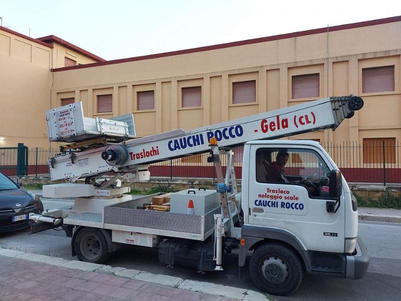 Images Mobili Prestige - Piattaforme Aeree, Scale e Traslochi