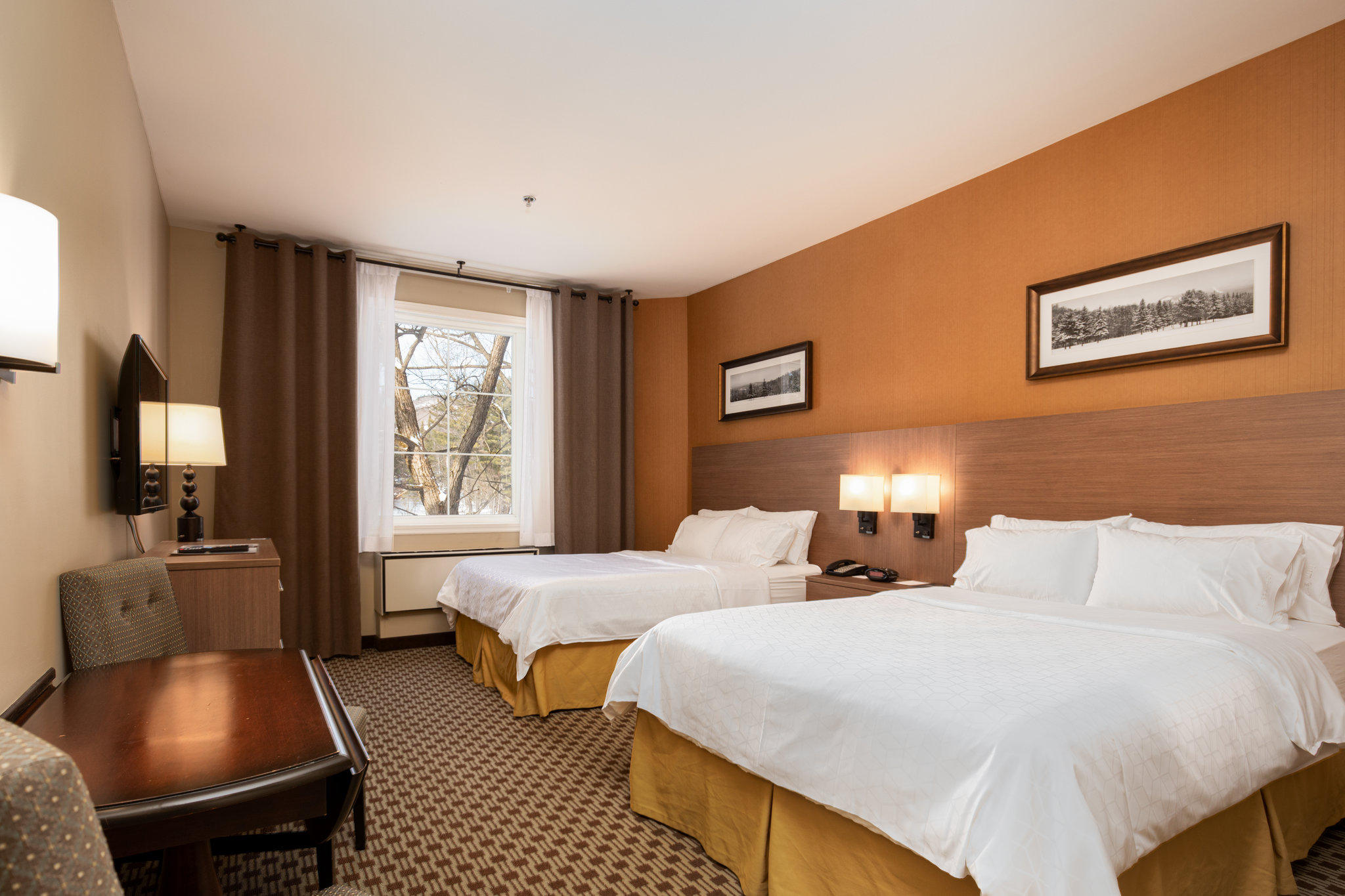 Images Holiday Inn Express & Suites Tremblant, an IHG Hotel