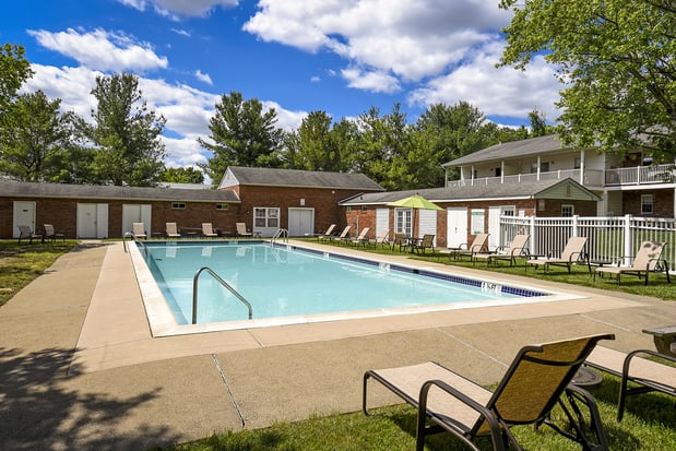 Images Country Manor Apartments