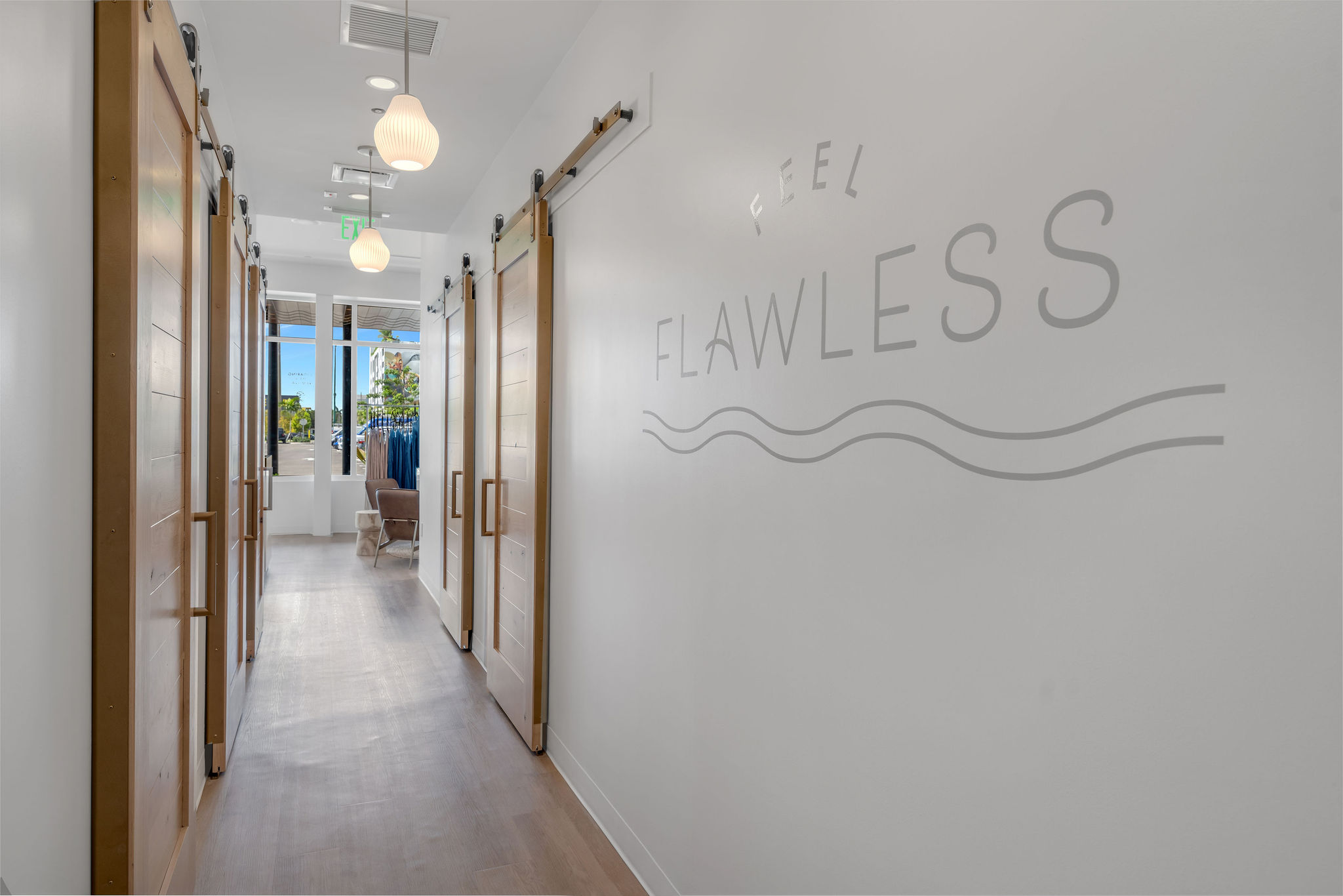 SUGARED + BRONZED Aventura Feel Flawless Hallway