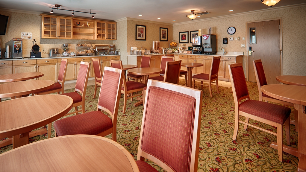 Best Western Plus Langley Inn à Langley: Breakfast Area