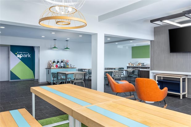 Images Spark by Hilton Clarion