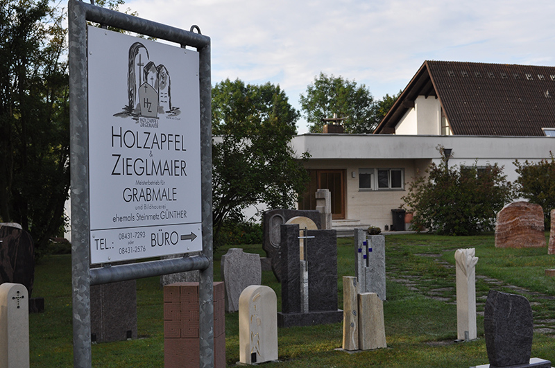 Bild 1 Holzapfel & Zieglmaier GmbH & Co. KG Grabmale in Neuburg an der Donau