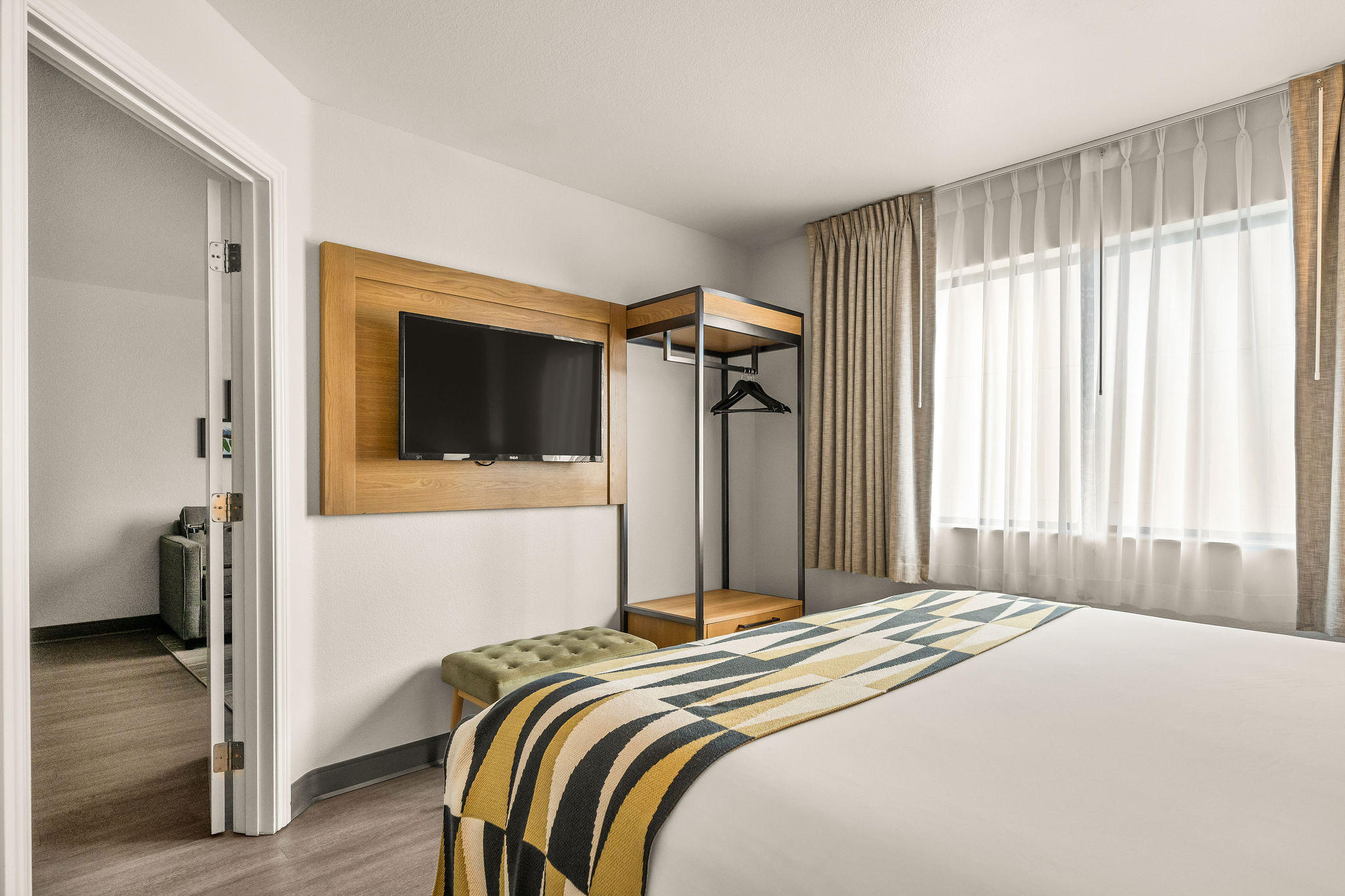 Oxford Suites Redding Guestrooms