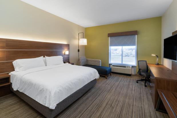 Images Holiday Inn Express & Suites Talladega, an IHG Hotel