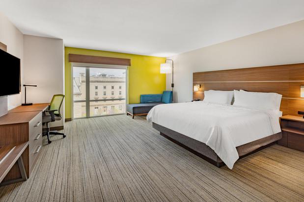 Images Holiday Inn Express & Suites Lincoln Downtown by IHG