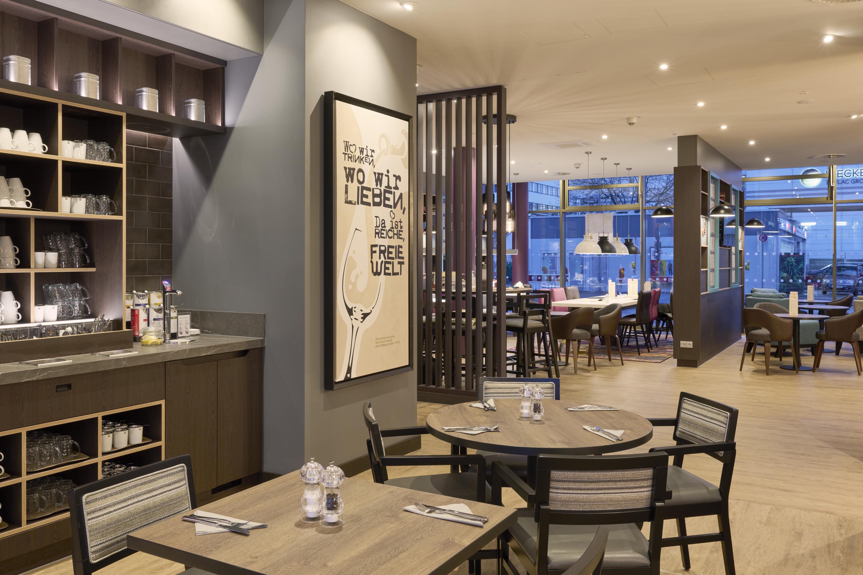 Premier Inn Stuttgart Zuffenhausen Hotel, Strohgäustraße 11 in Stuttgart