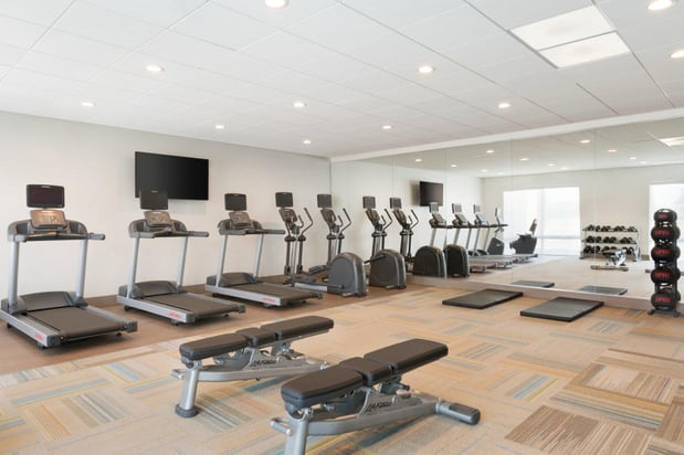 Images Holiday Inn Express & Suites Cincinnati NE - Redbank Road by IHG