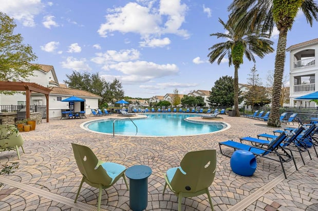 Images Halston World Gateway Apartment Homes
