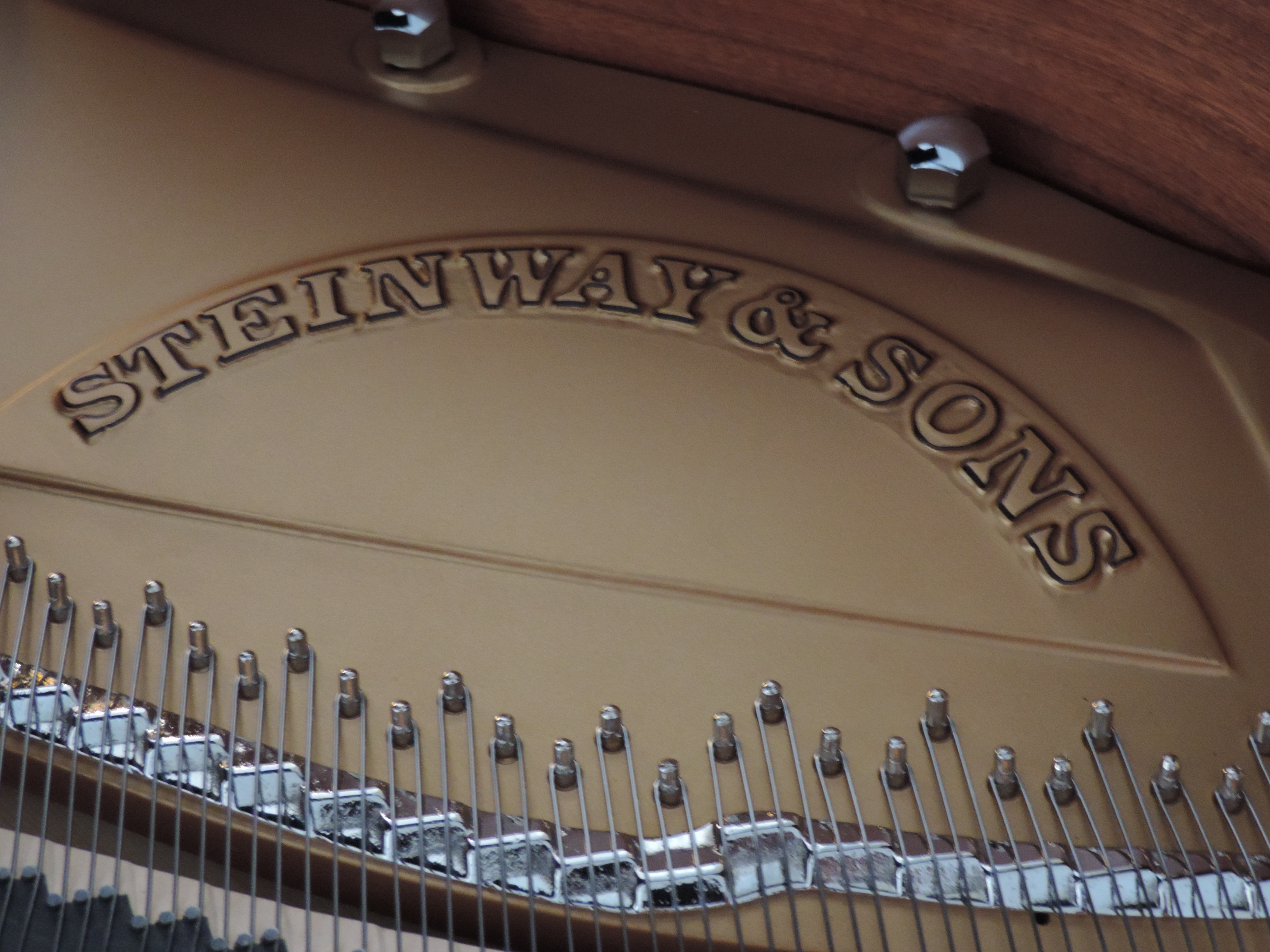 Bilder Heutschi Piano AG