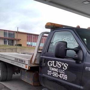 Gus's Towing Logo