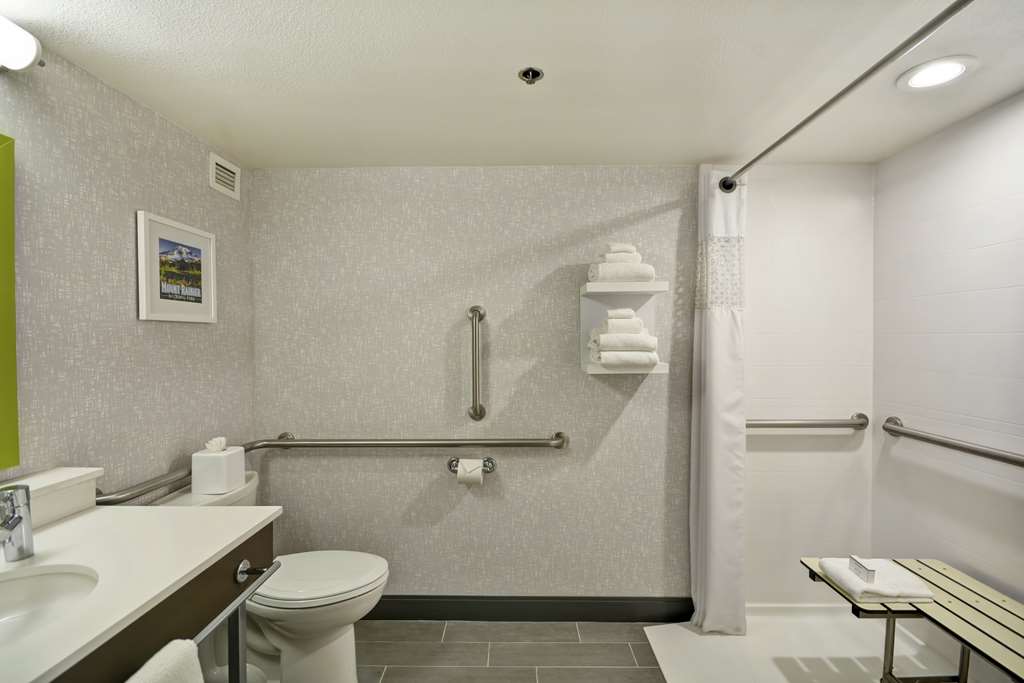 Guest room bath