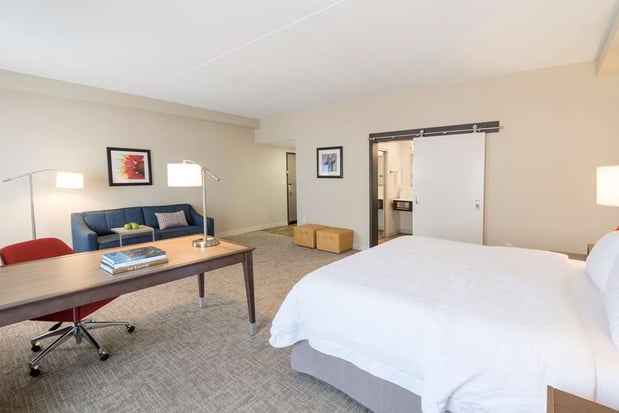 Images Hampton Inn & Suites Tulsa Downtown
