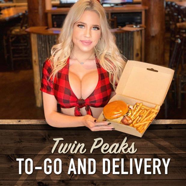 Images Twin Peaks Restaurant