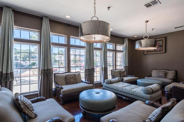 Images Central House on Stadium Apartments