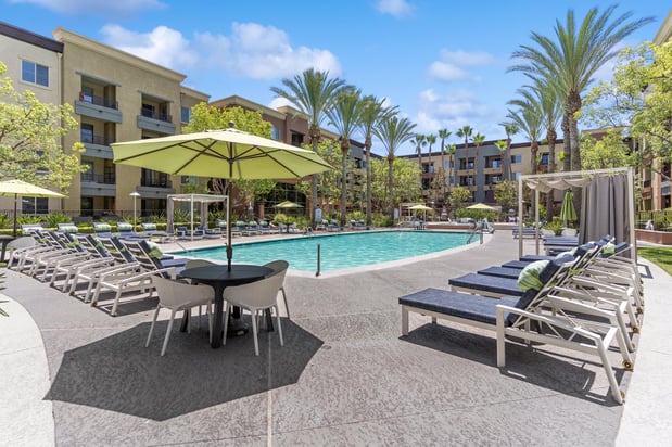 Images The Kitt at Warner Center