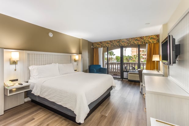 Images Holiday Inn & Suites Clearwater Beach by IHG
