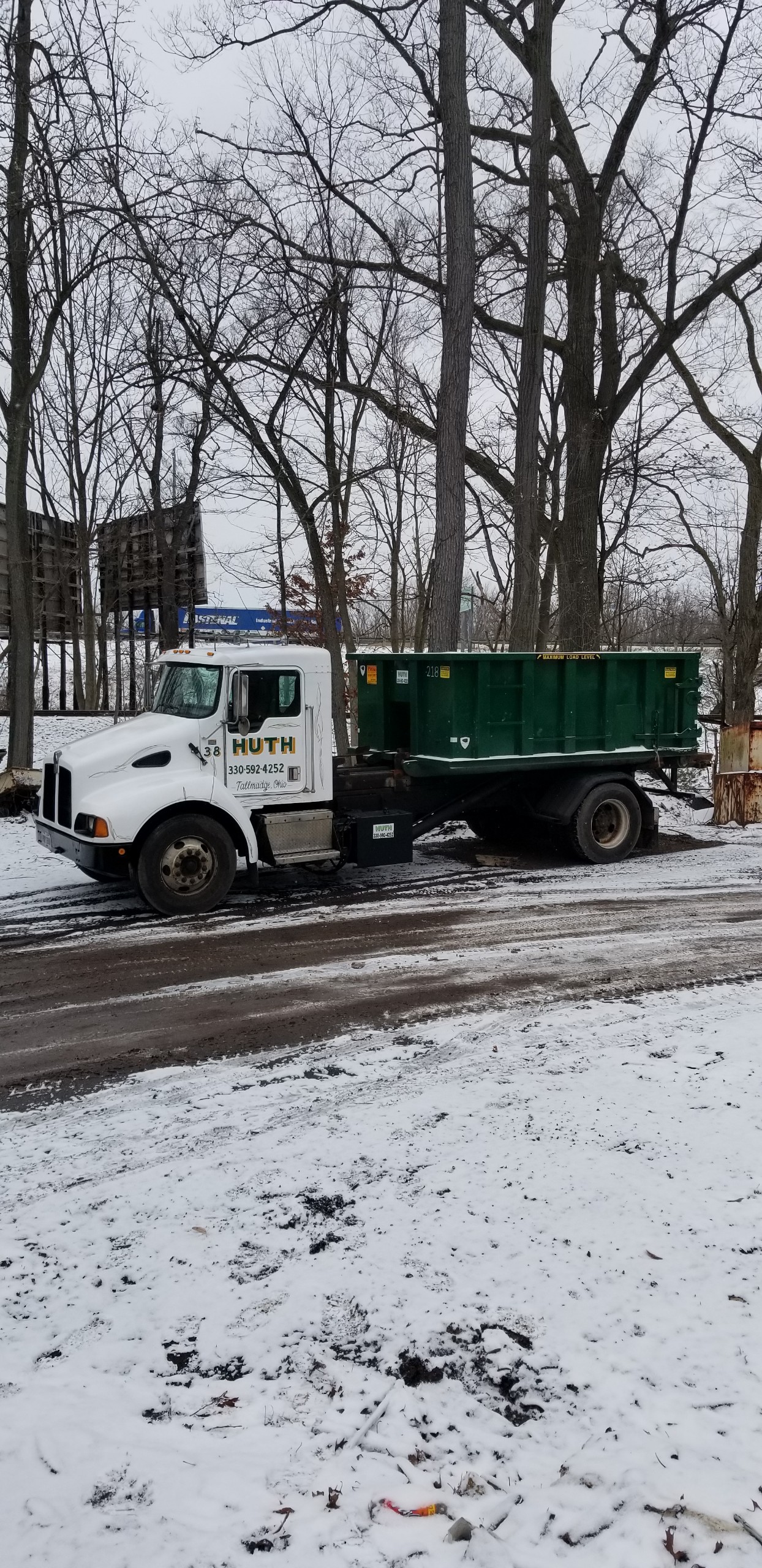 Huth Company LLC Logo