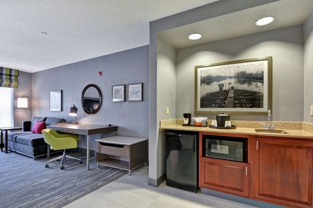 Images Hampton Inn & Suites Newark-Harrison-Riverwalk