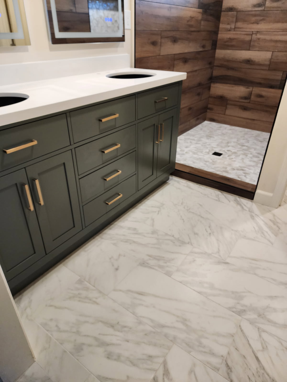 Hernandez Contractors Group Inc - Tile installation 