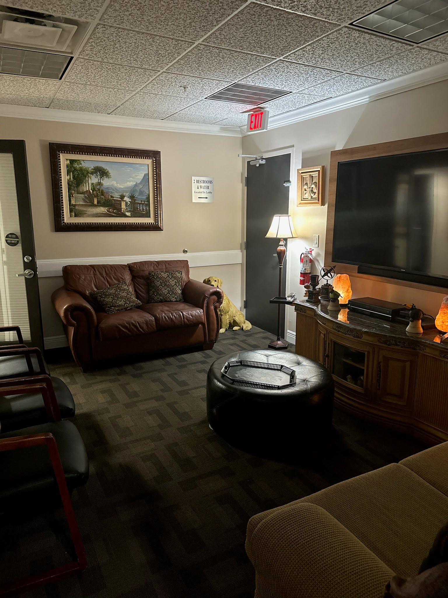 Naples Family Health & Wellness: Dr. Bryan Kalodish, DC waiting room